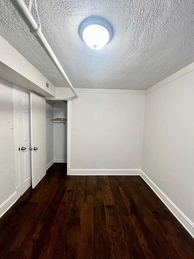 Building Photo - 3636 W Iowa St