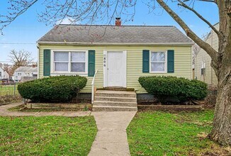Building Photo - Adorable 2 Bedroom Home