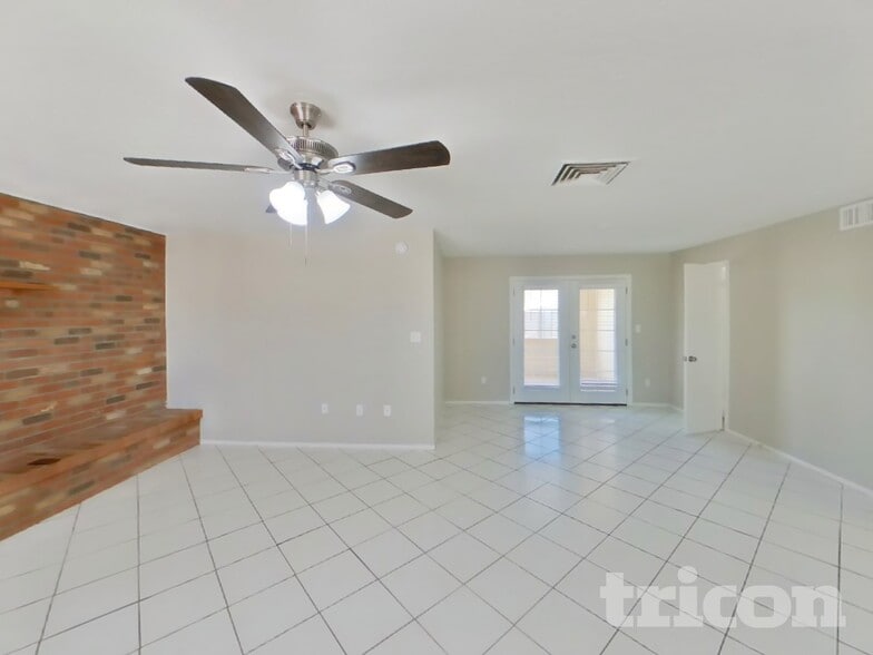 Building Photo - 7100 W Cheryl Dr