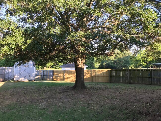 Building Photo - 1815 Nightingale Cir
