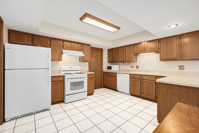 Building Photo - 1015 Claremont Dr