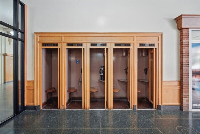 Building Photo - 400 Walnut St