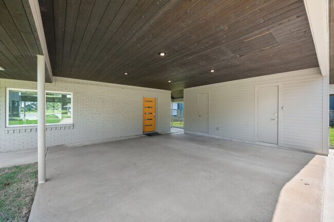 Building Photo - 1012 Chestnut Dr