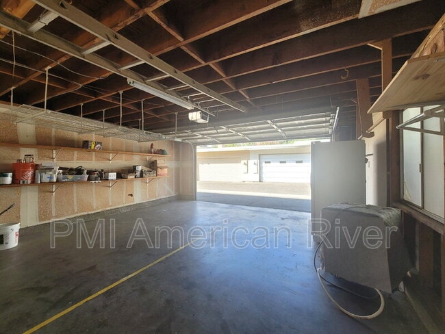 Building Photo - 8387 La Riviera Dr