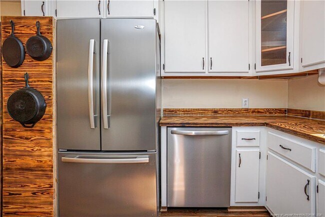 Building Photo - 184 E 12 Oaks Rd