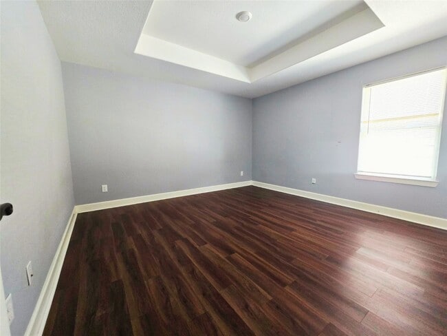 Building Photo - 11187 Greenway Dr