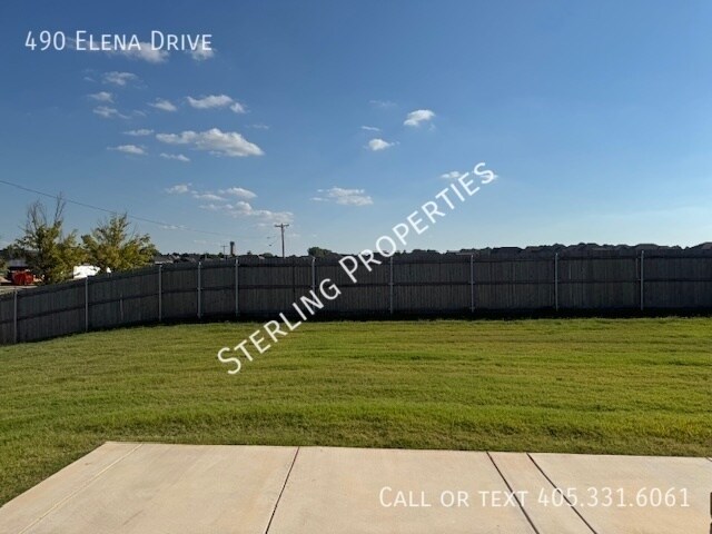 Building Photo - 490 Elena Dr