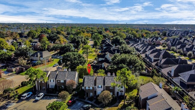 Building Photo - 2002 Gentryside Dr