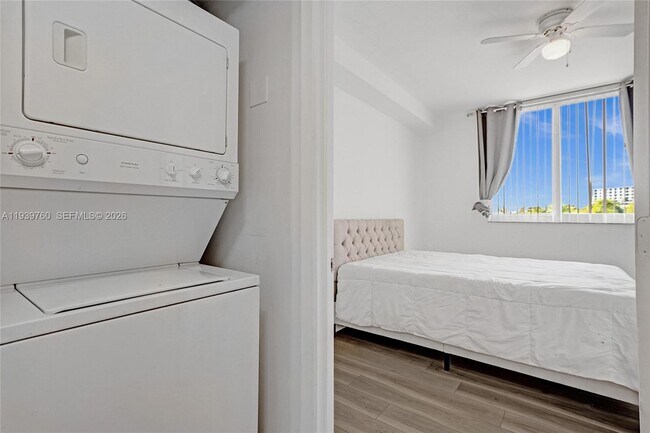 Building Photo - 2775 NE 187th St