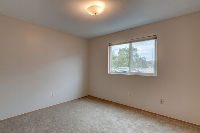 Building Photo - 2-Bedroom 1st Floor Park Place Condo - Wat...