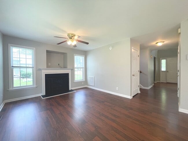Building Photo - Beautiful 3 Bedroom 2 Car-Garage Home w/ H...