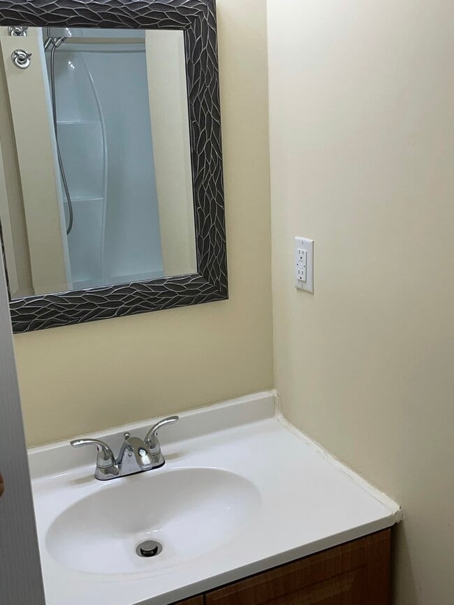 Building Photo - 406 Bryan St