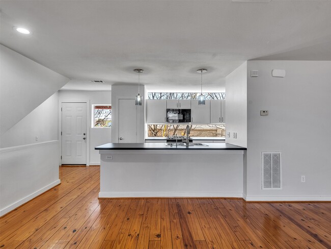 Building Photo - 6935 Yellowstone Way Dr