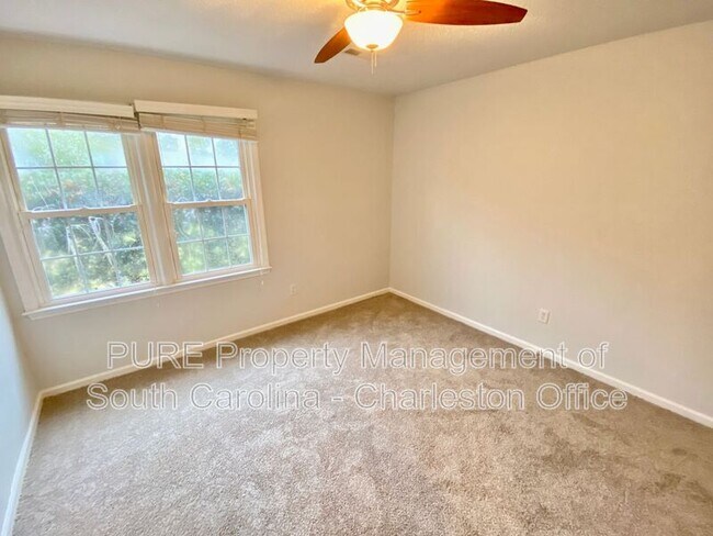 Building Photo - 7648 Hillview Ln