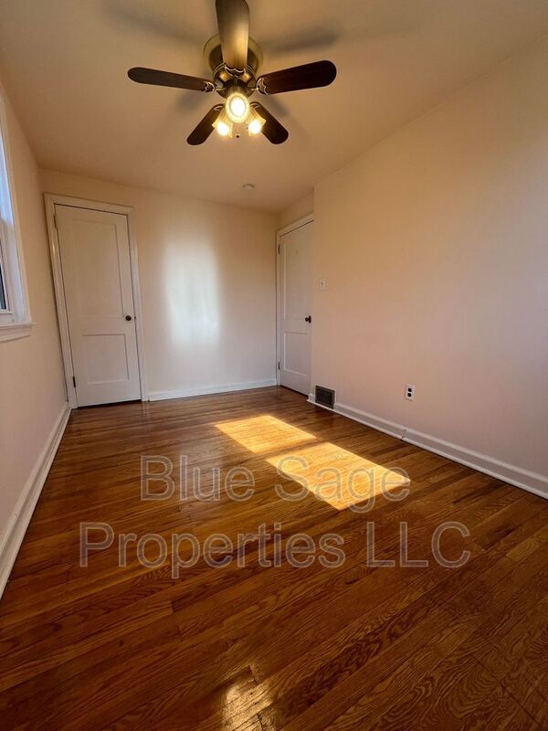 Building Photo - 202 Davis Ave