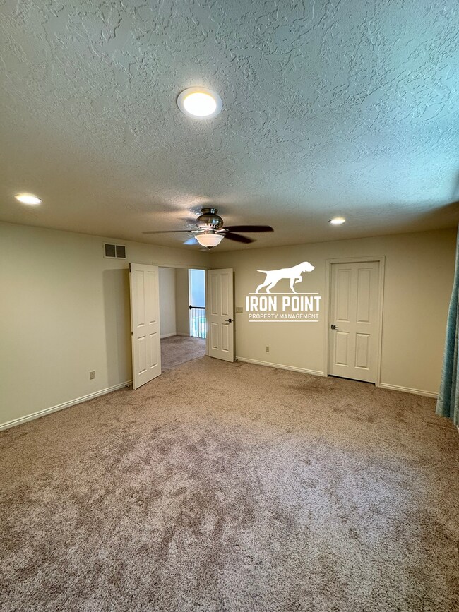 Building Photo - 4 bedroom home in East Boise, close to Bar...
