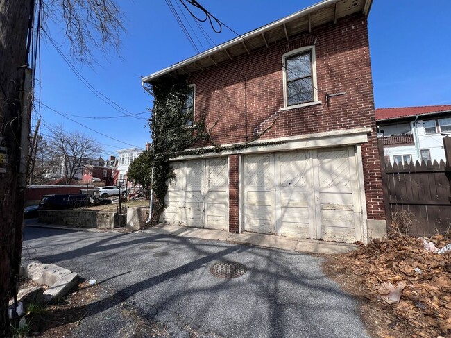 Building Photo - 1320 Hamilton St