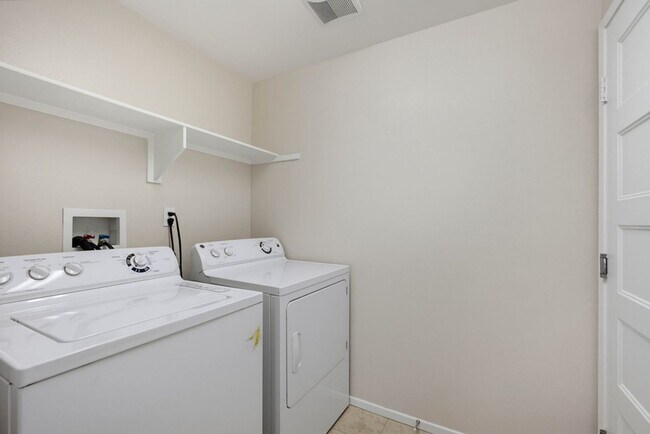 Building Photo - 42910 Avenida Amistad
