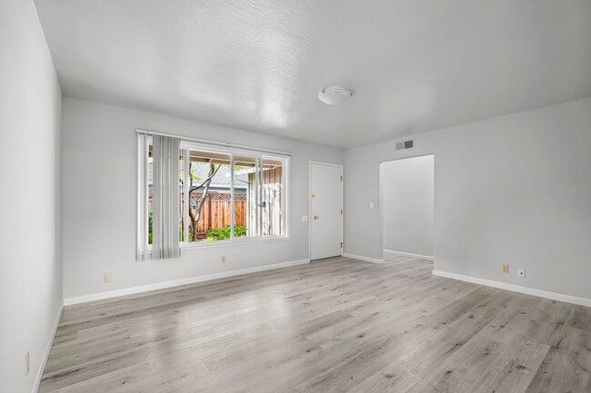 Building Photo - 661 Harvard Ave