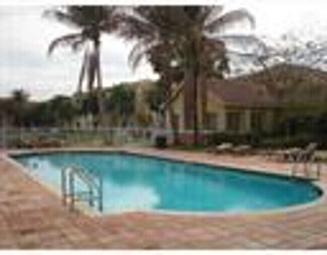Building Photo - 2640 S University Dr