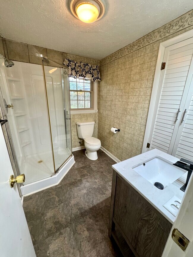 Building Photo - 200 E Glendora Dr