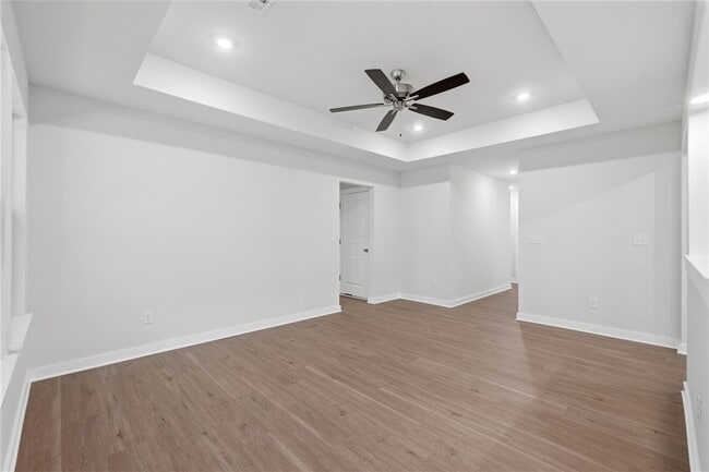 Building Photo - 1315 Valley Dr