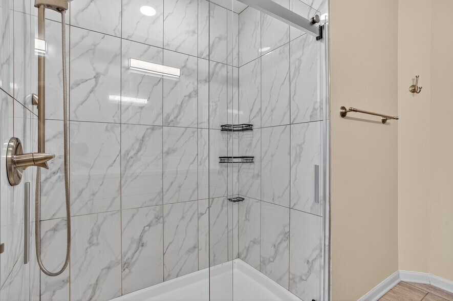 Building Photo - 2900 NE Kendallwood Pkwy