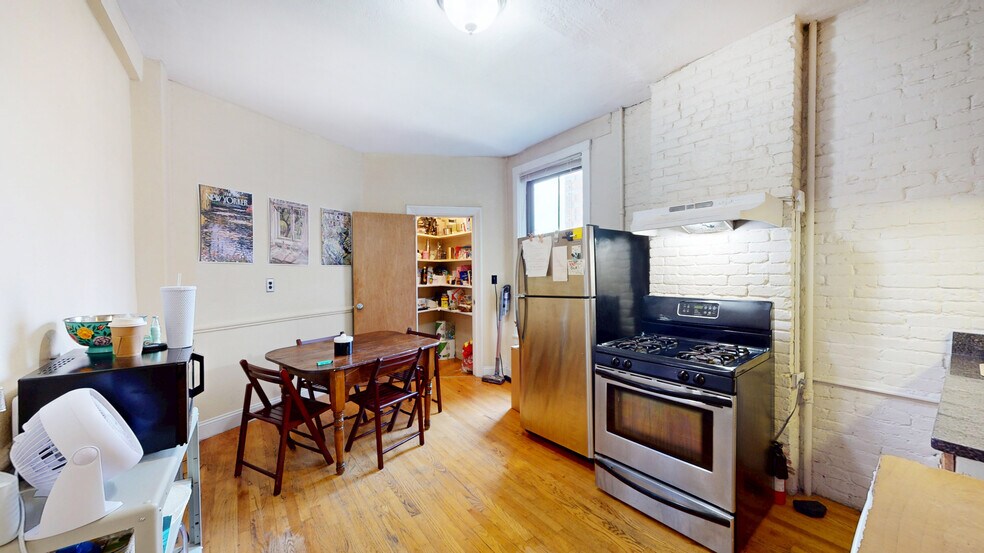 Primary Photo - 86 Hammond St