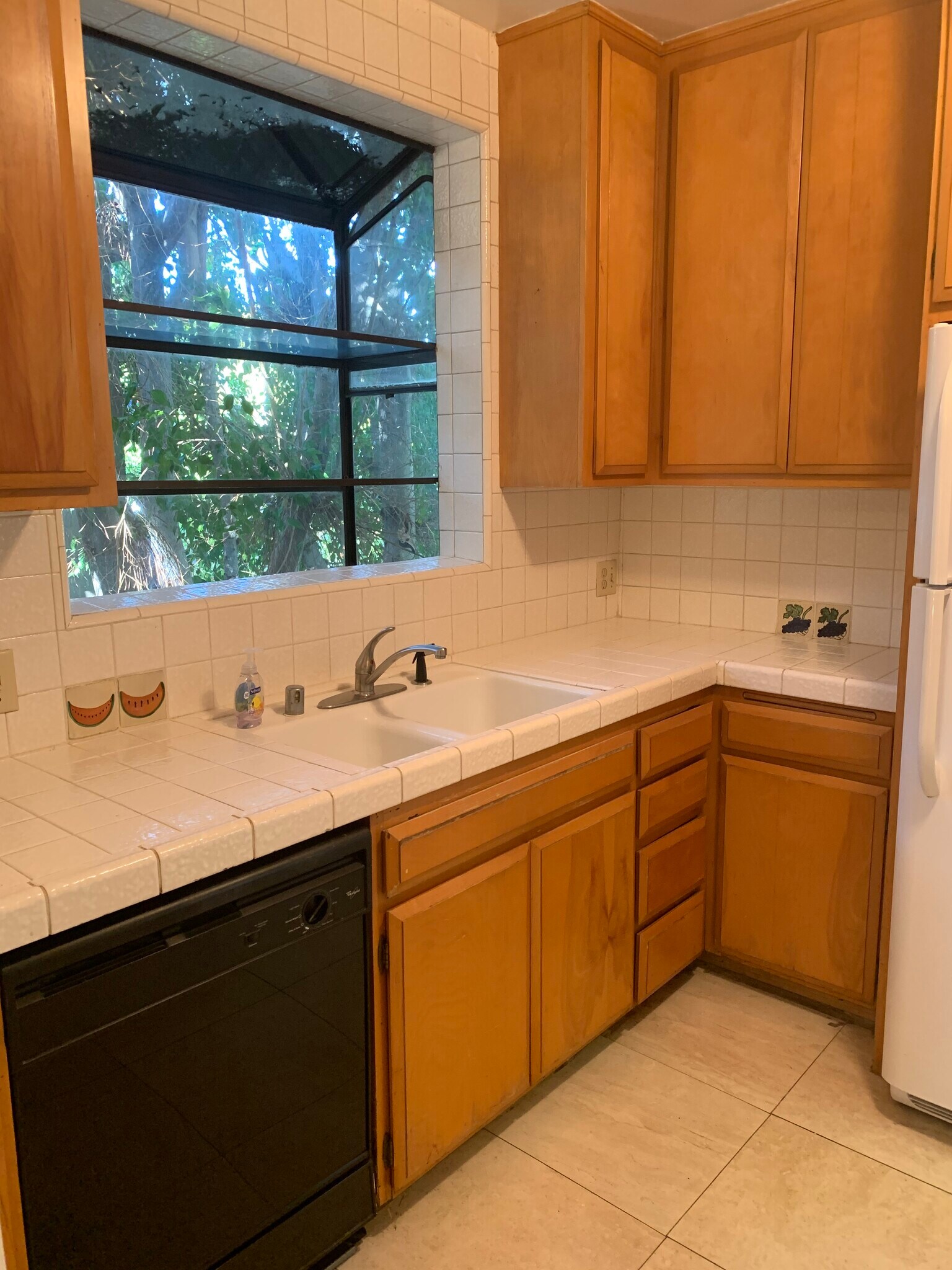 Building Photo - 412 N Doheny Dr