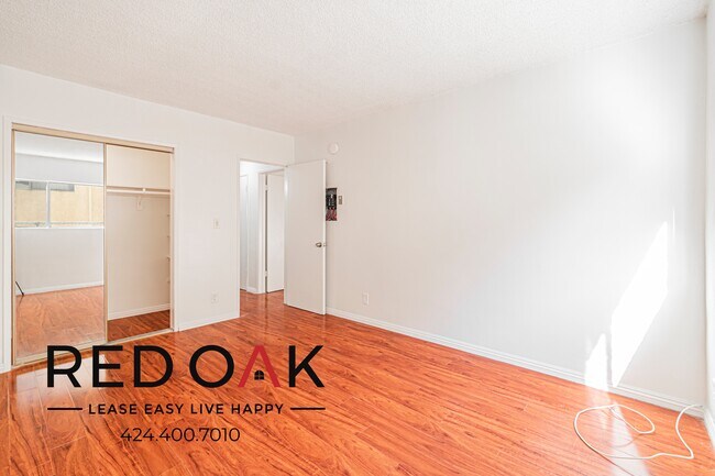 Building Photo - 10535 Lindley Ave