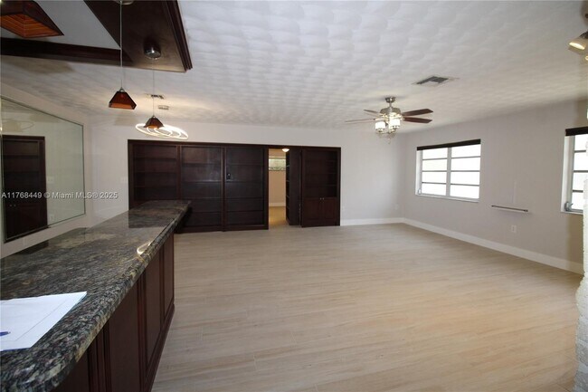 Building Photo - 4540 SW 15th St