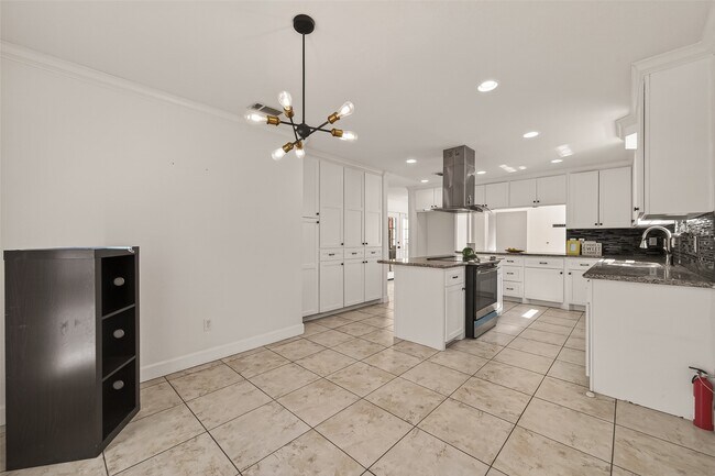 Building Photo - 11414 Meadow Lake Dr