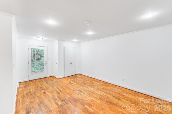 Building Photo - 405 W Harvie Ave