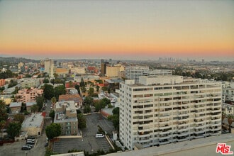 Building Photo - 7250 Franklin Ave