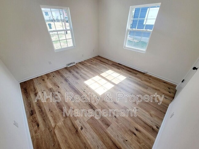 Building Photo - 709 Maryland Ave