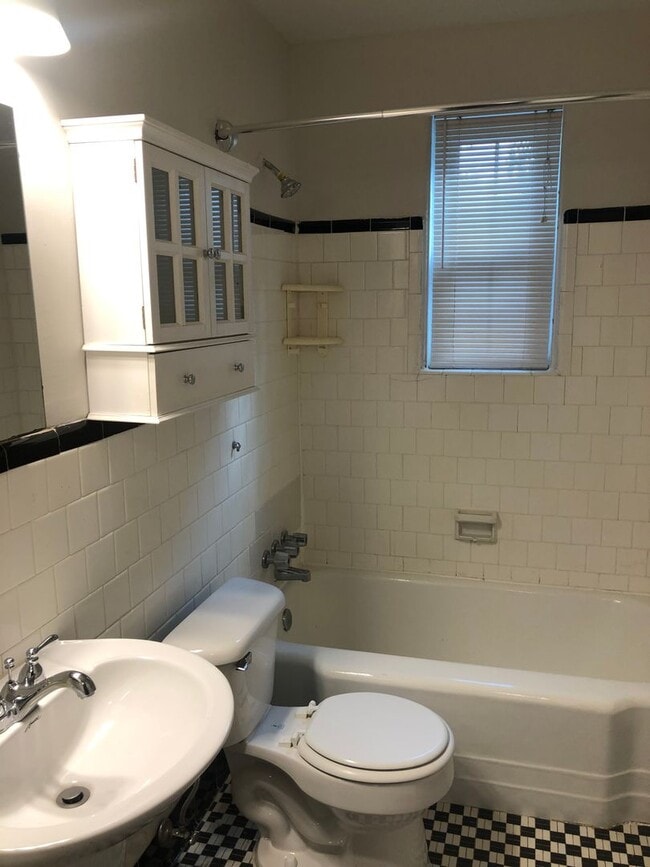 Building Photo - Greenville 2BD/1BA, 896SF