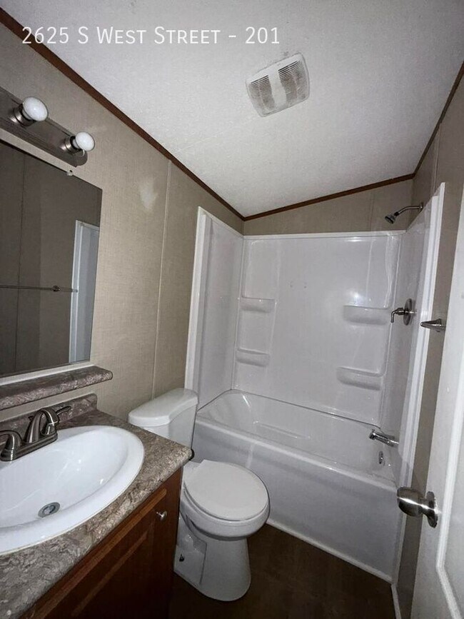 Building Photo - 2625 S West St