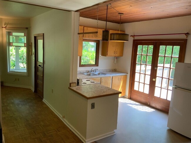 Building Photo - 1 Bedroom in Midtown
