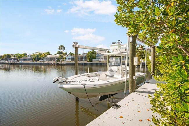 Building Photo - 718 Pinckney Dr