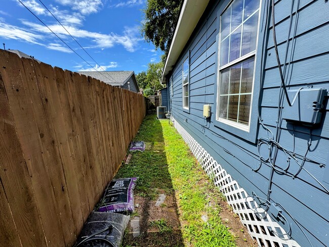 Building Photo - 507 N 78th St