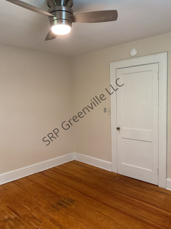 Building Photo - Newly Renovated 2 Bed 1 Bath Single Family...