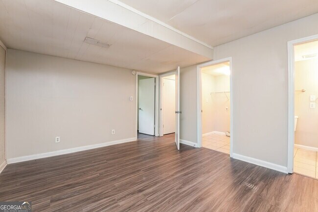 Building Photo - 2606 Northbrook Rd