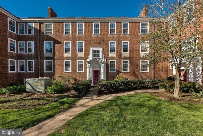 Building Photo - 3888 Porter St NW