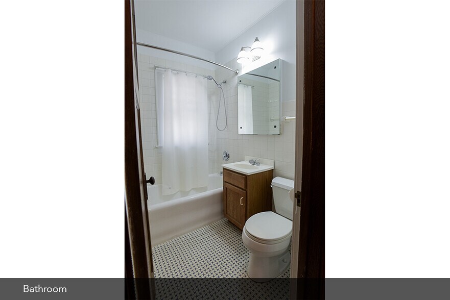 Building Photo - 2414 N 67th St