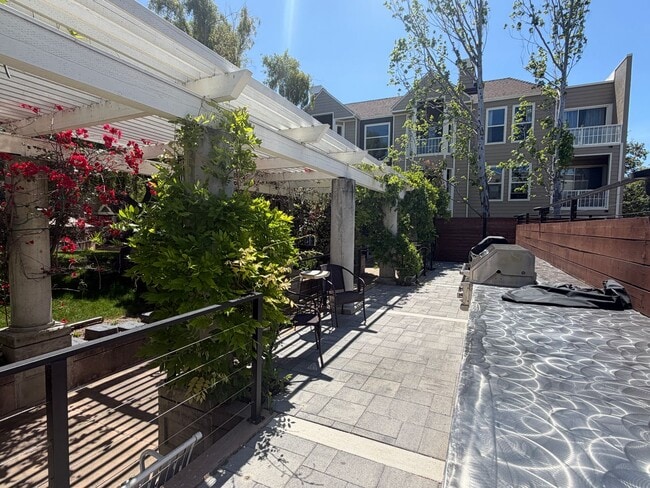 Building Photo - Serene & Pristine: 3 Bedroom, 3 Bath Bi-Level Condominium available in Central San Jose Location