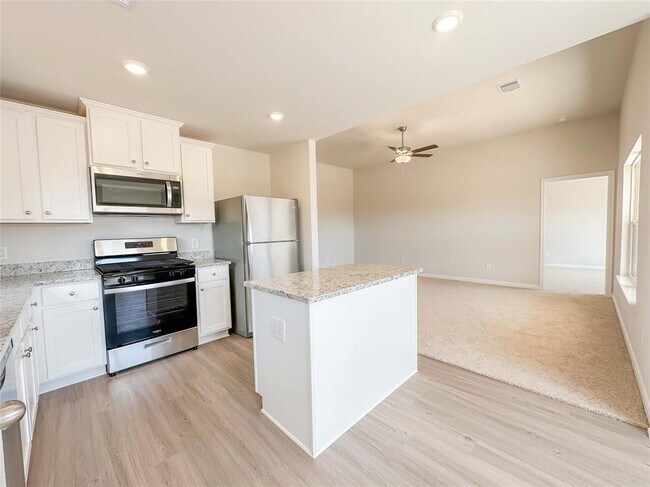 Building Photo - 16322 Sweet Grv Dr