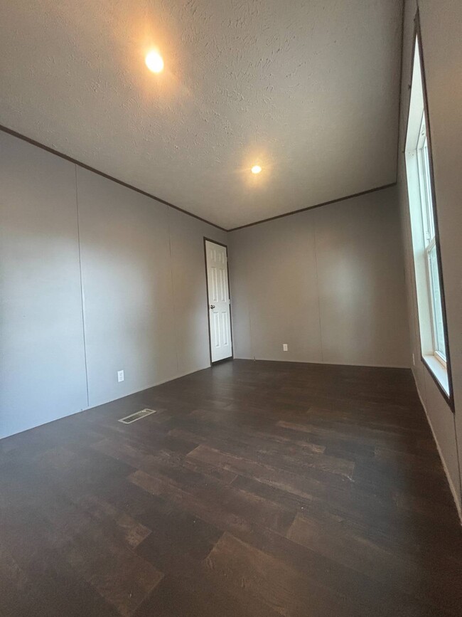 Building Photo - 3150 Plateau Dr