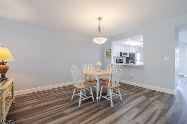 Building Photo - 600 Misty Pines Cir