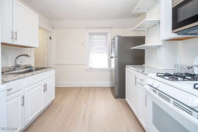 Building Photo - 4205 Woodbine Ave