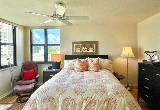 Building Photo - Sarasota Bay Penthouse